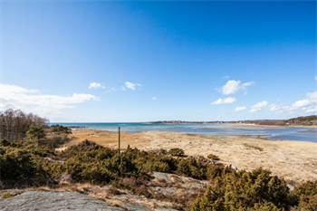 Bild Tomt med exklusivt läge vid havet